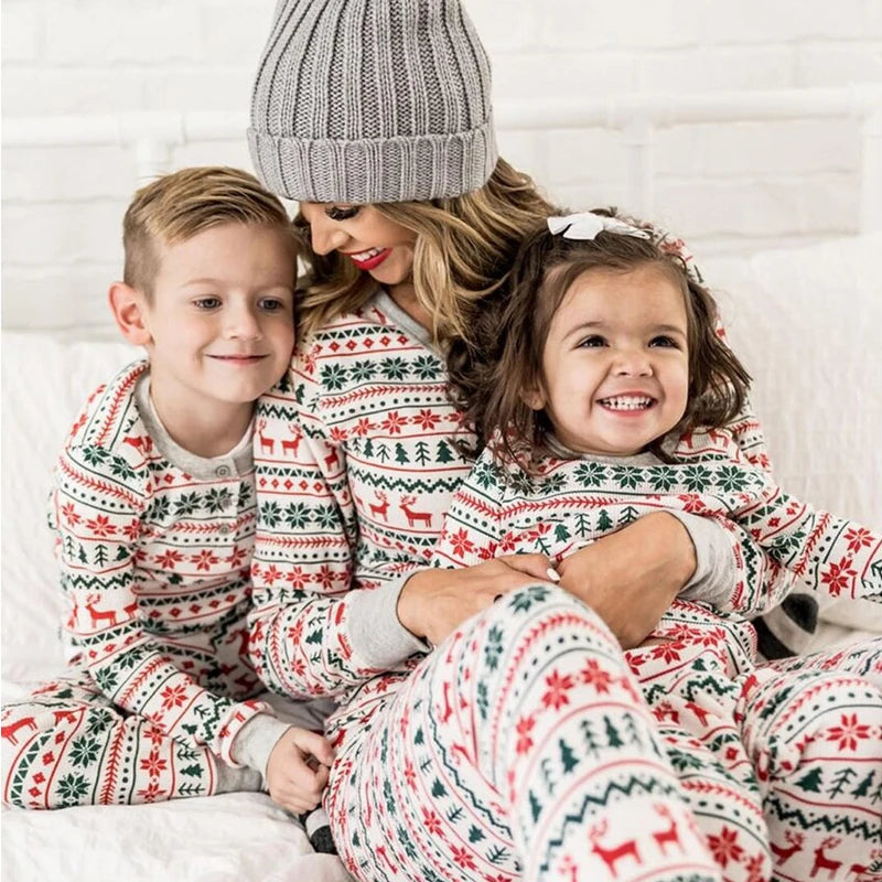 Pijamas navideños a juego para la familia